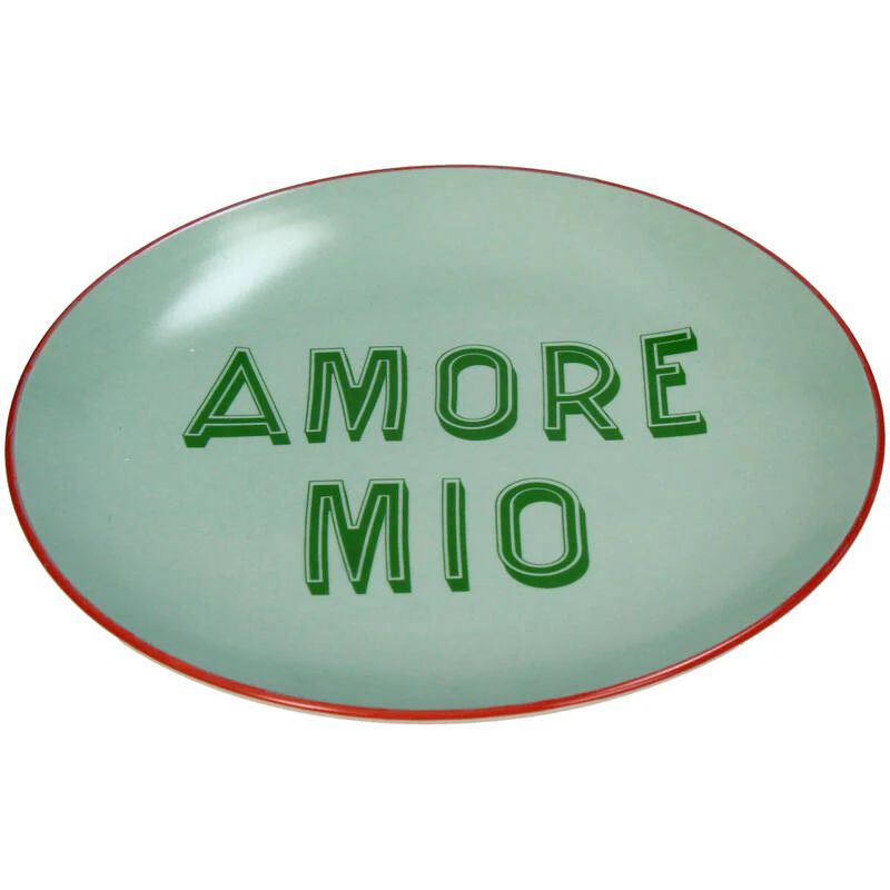 Green ceramic plate with 'AMORE MIO' text on a white background